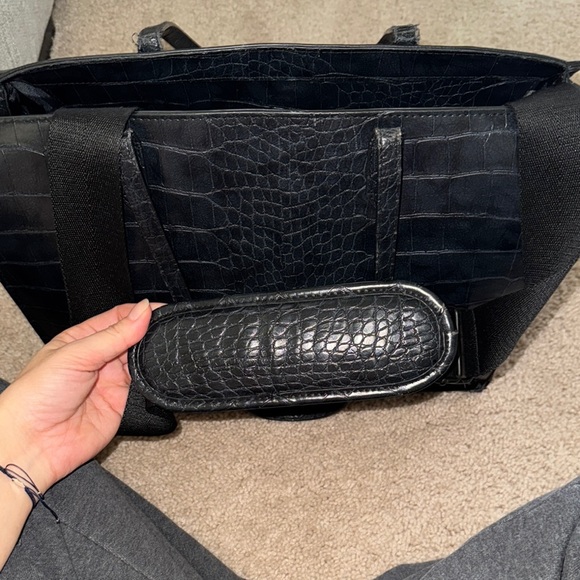 Black Crocodile-Embossed Women’s Bag - Picture 5 of 5
